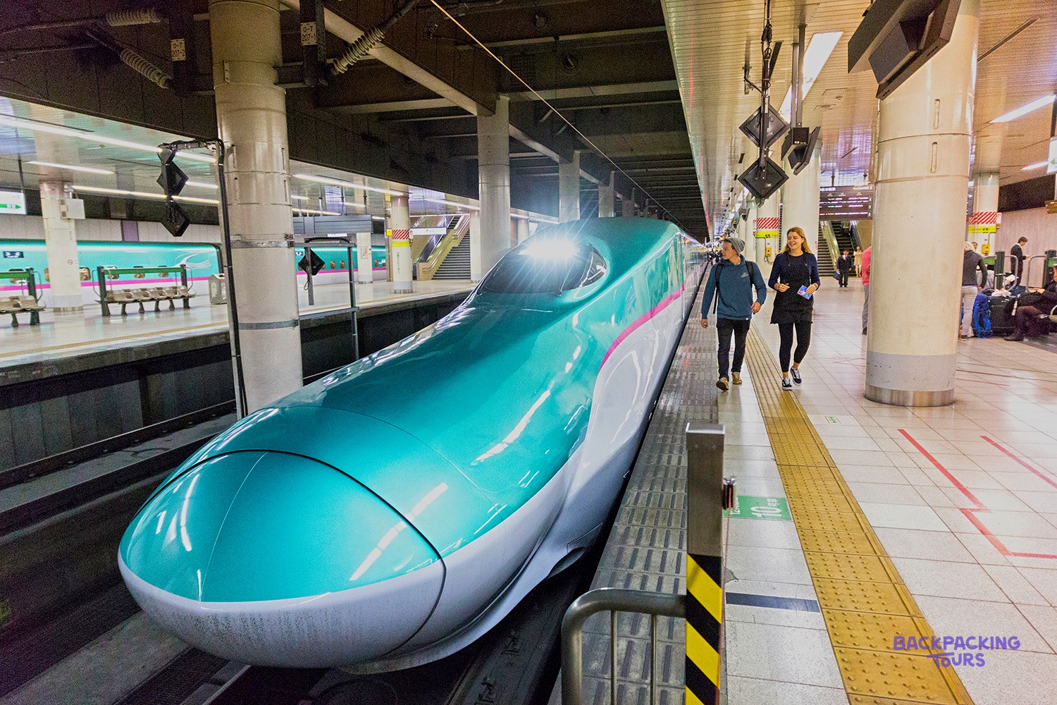 The Shinkansen bullet train pulling in to a Japanese platform