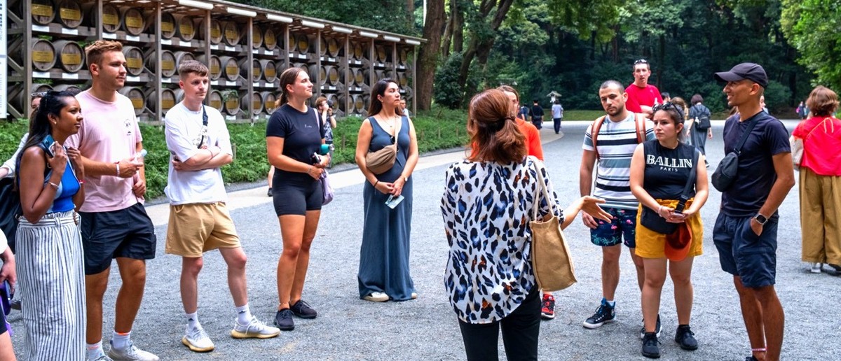 Group gathered with their leader on a Tokyo walking tour