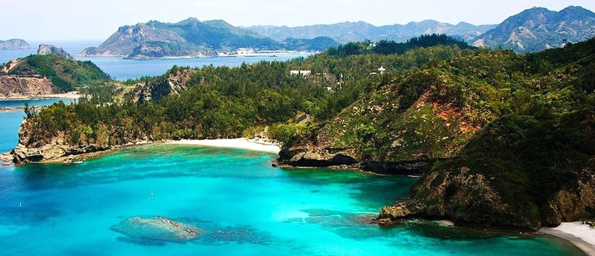 Cliffs and turquoise bay on Santa Cruz island