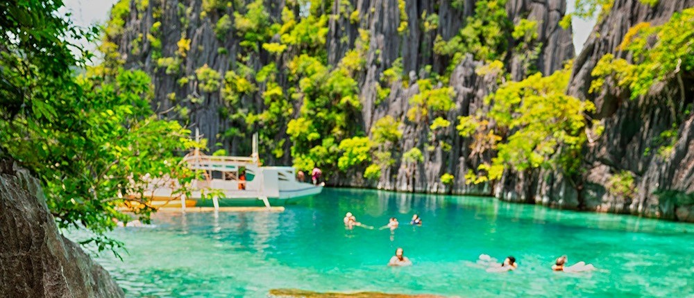 The dramatic limestone cliffs and emerald water of the Twin Lagoon in Coron.