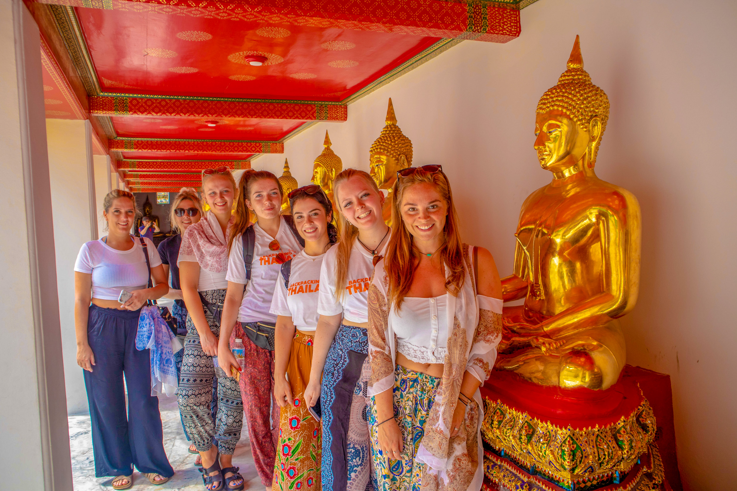 Backpacking Tours Thailand group photo